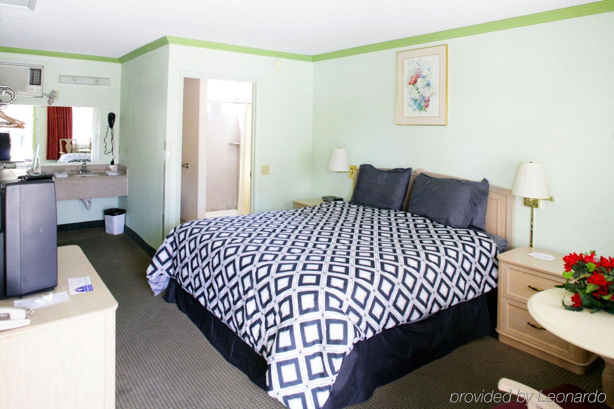 Bishop Inn Room photo