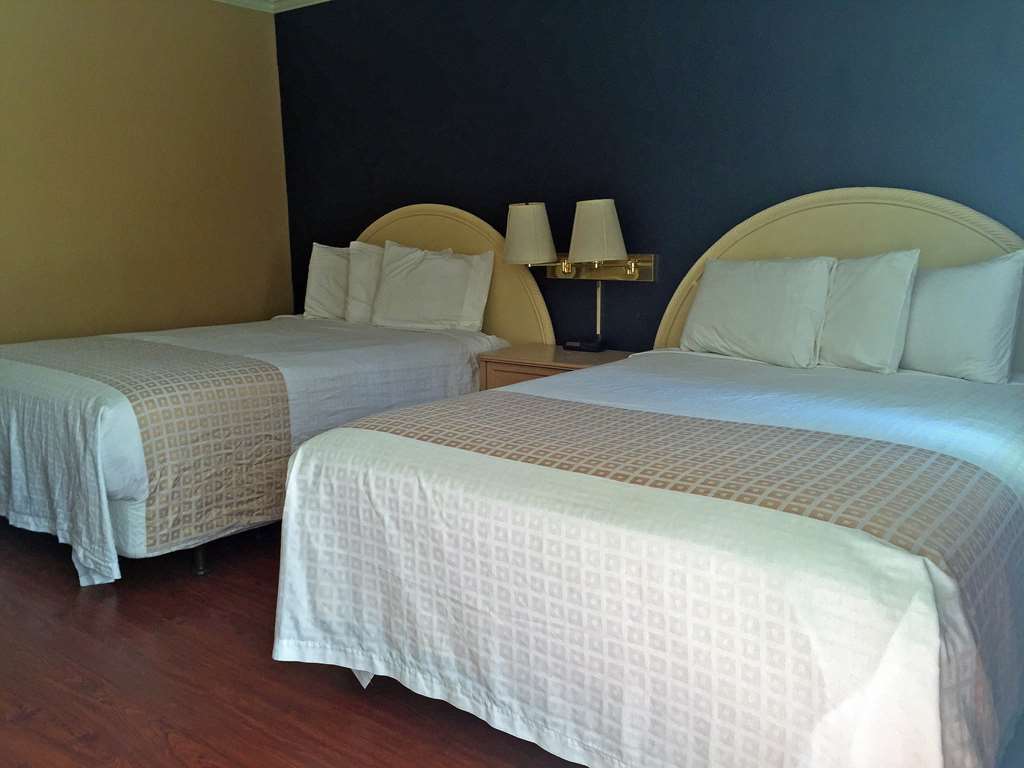 Bishop Inn Room photo